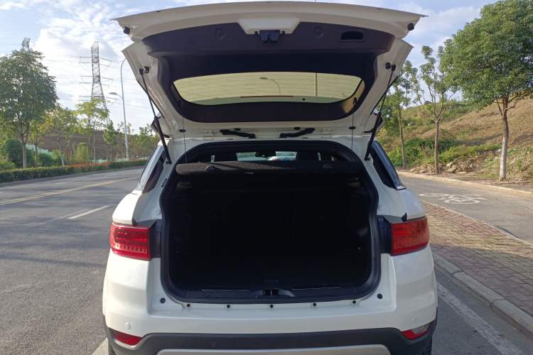 Used Land X7 2016 2.0T Panoramic Prestige Edition
