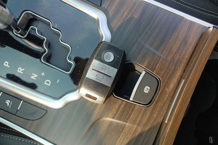 Used Land X7 2016 2.0T Panoramic Prestige Edition
