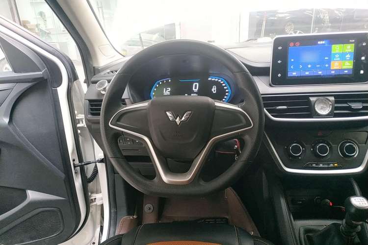 Used Wuling Hongguang S3 2018 1.5T Manual Comfort Model China V Standard
