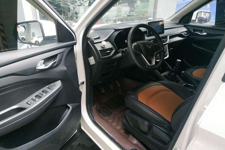 Used Wuling Hongguang S3 2018 1.5T Manual Comfort Model China V Standard
