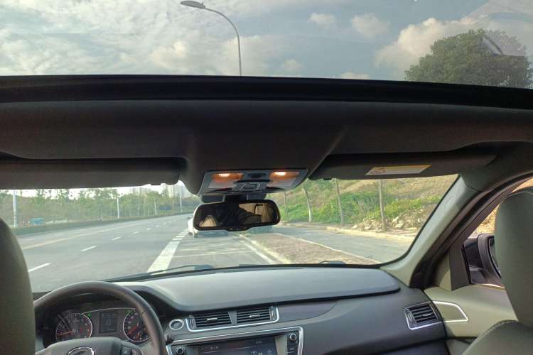 Used Land X7 2016 2.0T Panoramic Prestige Edition
