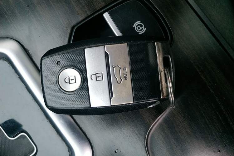 Used Land X7 2015 2.0T Panoramic Prestige Edition