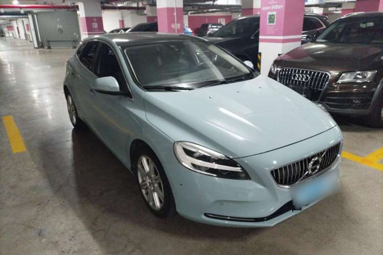 Used Volvo V40 2017 T3 Zhiya Edition
