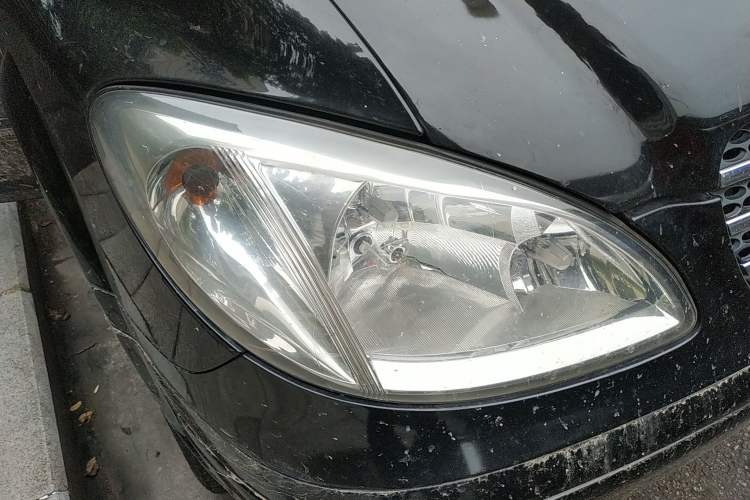 Used Mercedes-Benz Viano 2010 2.5L Prestige Edition Right Front Headlight