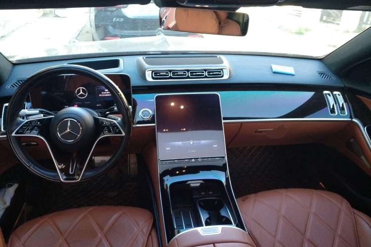 Used Mercedes-Benz Maybach S-Class 2021 S 480 4MATIC Center Console