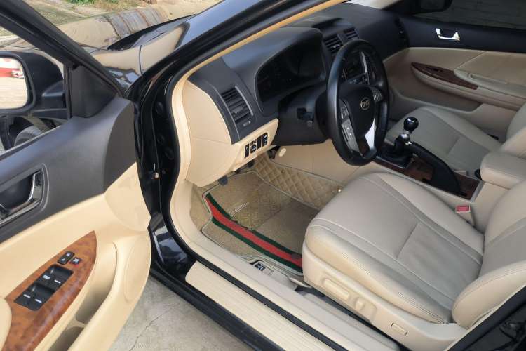 Used BYD G6 2013 1.5TI Manual Luxury Model