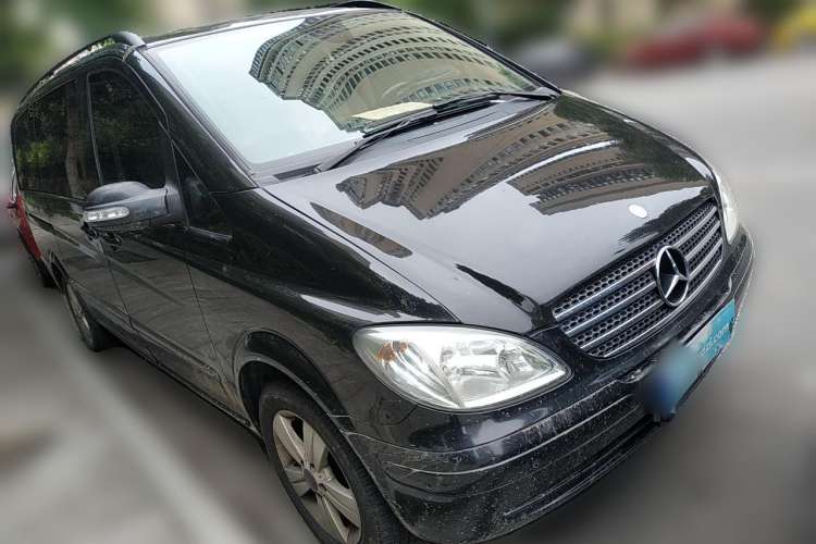 Used Mercedes-Benz Viano 2010 2.5L Prestige Edition Front Right 45 Deg