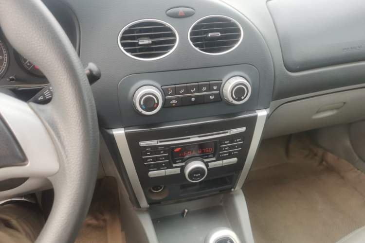 Used Soueast V3 Lingyue 2010 Revised Version 1.5L Manual Luxury Edition Audio And AC Panel