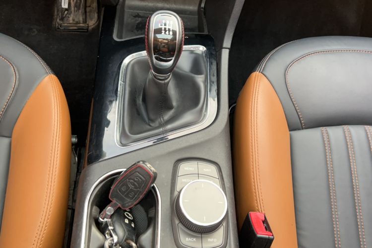 Used Soueast DX7 2015 1.5T Manual Luxury Model