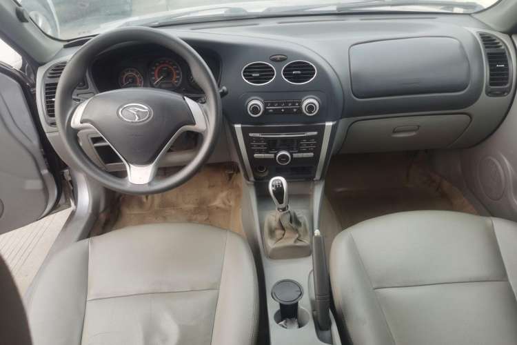 Used Soueast V3 Lingyue 2010 Revised Version 1.5L Manual Luxury Edition Center Console