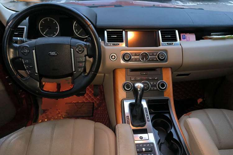 Used Land Rover Range Sport 2012 3.0 TDV6 HSE Diesel Edition Center Console