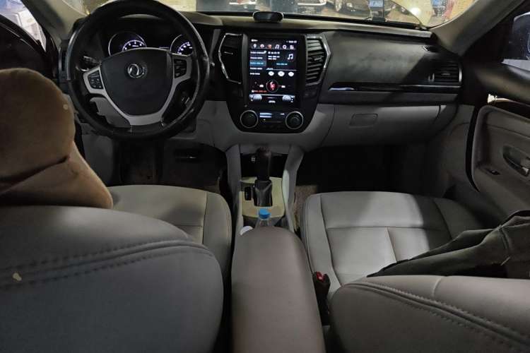 Used Dongfeng Aeolus A60 2016 1.6L Automatic Luxury Model Center Console