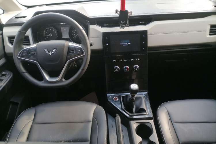 Used Wuling Hongguang PLUS 2019 1.5T Manual Luxury 7-Seater
