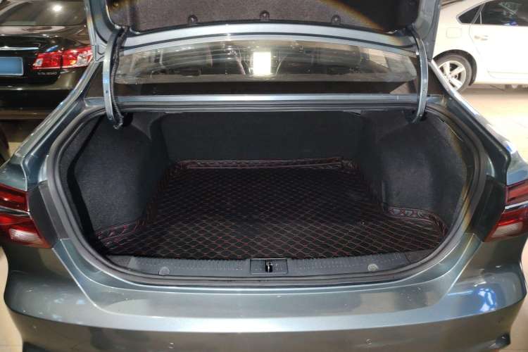 Used Roewe i6 2017 20T Automatic Internet Smart Edition
