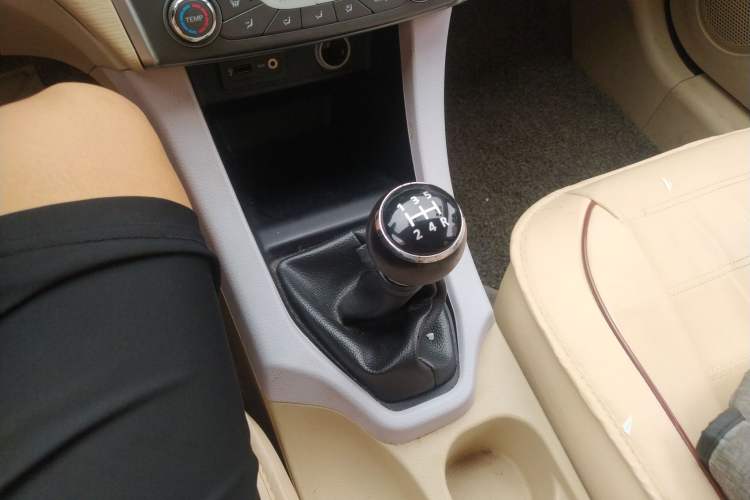 Used Soueast V5 Lingzhi 2012 1.5L Manual Luxury Version
