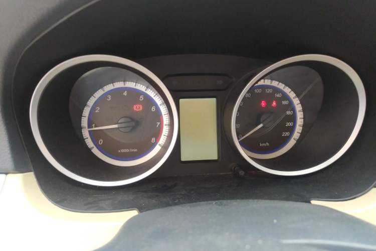 Used Soueast V5 Lingzhi 2012 1.5L Manual Luxury Version
