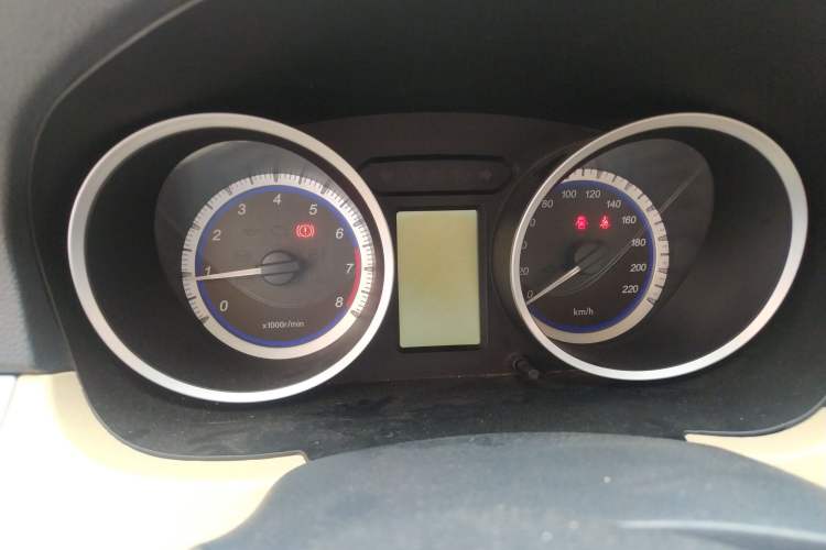 Used Soueast V5 Lingzhi 2012 1.5L Manual Luxury Version
