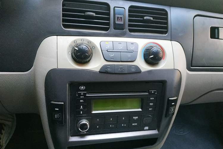 Used JAC Refine 2008 2.4L Colorful Journey Gasoline Manual Basic Version HFC4GA1-C
