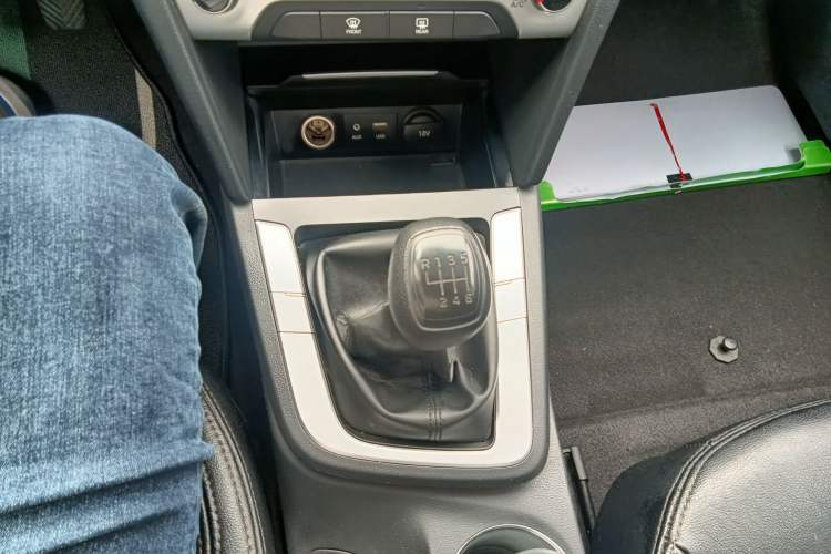 Used Hyundai Elantra (6th Generation / Lingdong) 2016 1.6L Manual ZhiXuan · Dynamic Model Gear Lever