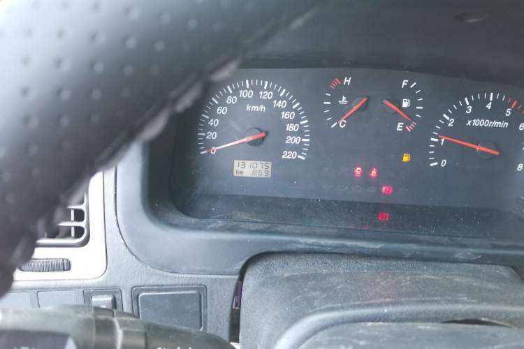 Used Jinbei Grace 2013 2.0L Zhi Ling Luxury 9-Seater All-Games Commemorative Version China V Emission Standard 9 Seats