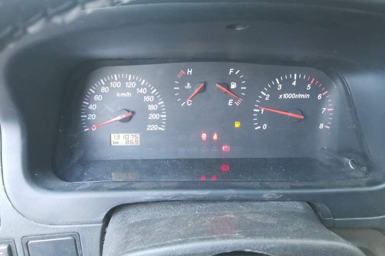 Used Jinbei Grace 2013 2.0L Zhi Ling Luxury 9-Seater All-Games Commemorative Version China V Emission Standard 9 Seats