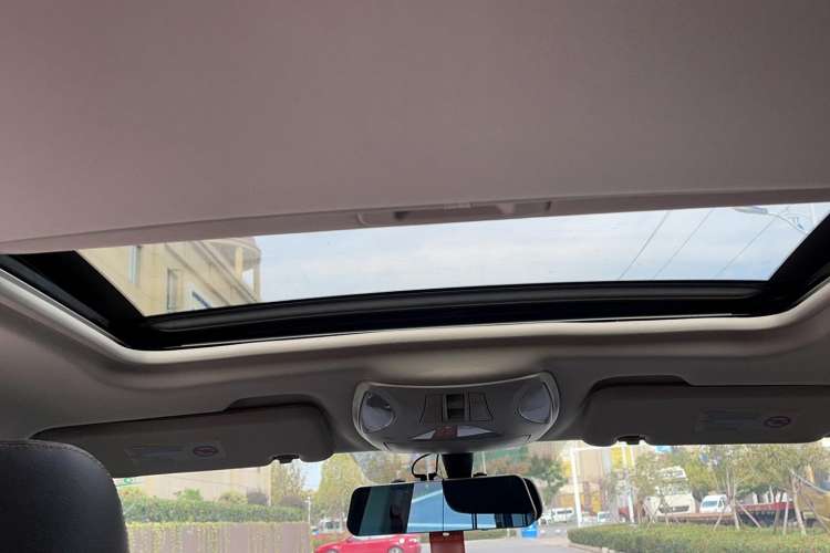 Used GAC Trumpchi GS5 Super 2016 2.0L Automatic Two-Wheel Drive Supreme Edition Headliner