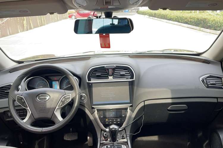 Used GAC Trumpchi GS5 Super 2016 2.0L Automatic Two-Wheel Drive Supreme Edition Center Console