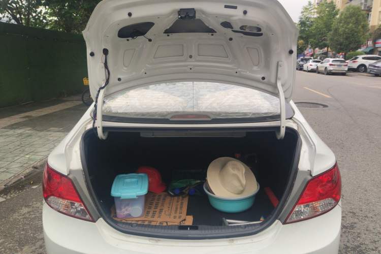 Used Hyundai Verna (older generation) 2013 Sedan 1.4L Automatic Standard GL Model