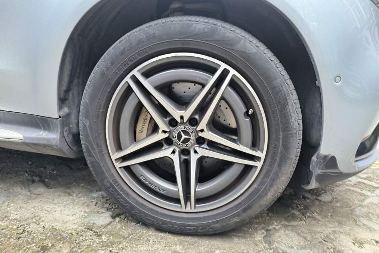 Used Mercedes-Benz EQC 2020 EQC 400 4MATIC Right Front Wheel Hub