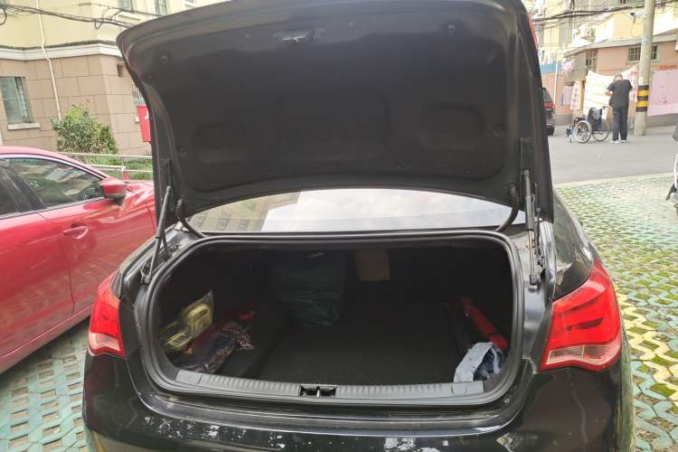 Used Roewe e550 2014 Flagship Edition Trunk