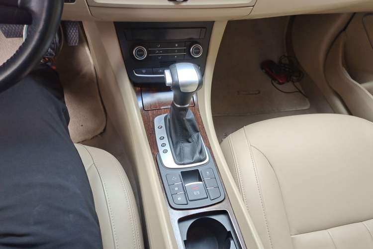 Used Roewe e550 2014 Flagship Edition Gear Lever