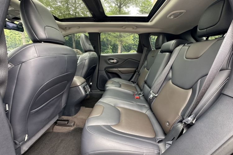 Used Jeep Cherokee 2020 2.0L Two-Wheel Drive Classic Sports Edition