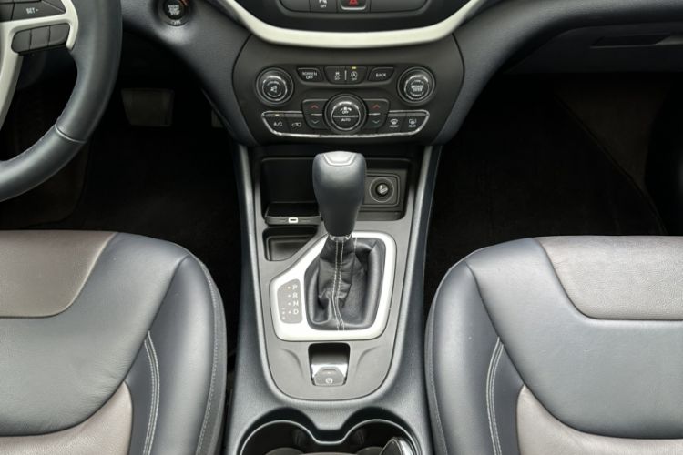 Used Jeep Cherokee 2020 2.0L Two-Wheel Drive Classic Sports Edition