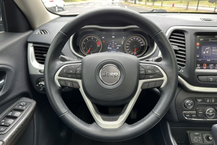 Used Jeep Cherokee 2020 2.0L Two-Wheel Drive Classic Sports Edition