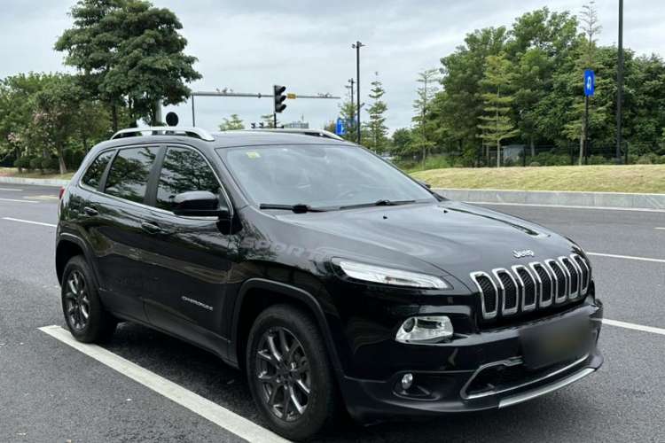 Used Jeep Cherokee 2020 2.0L Two-Wheel Drive Classic Sports Edition