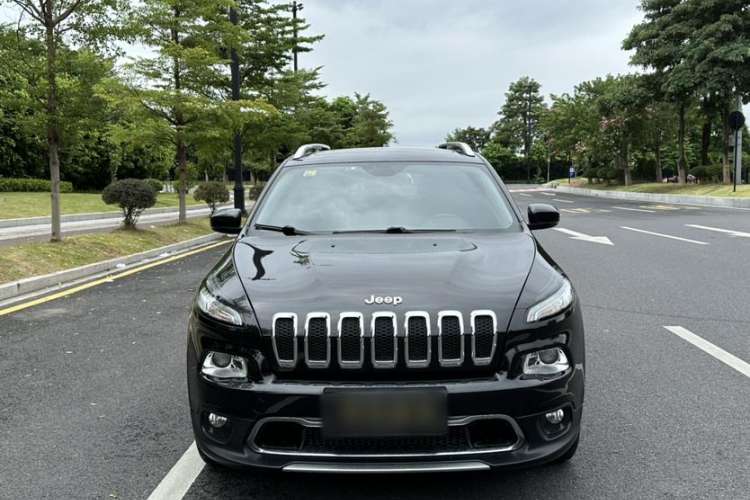Used Jeep Cherokee 2020 2.0L Two-Wheel Drive Classic Sports Edition
