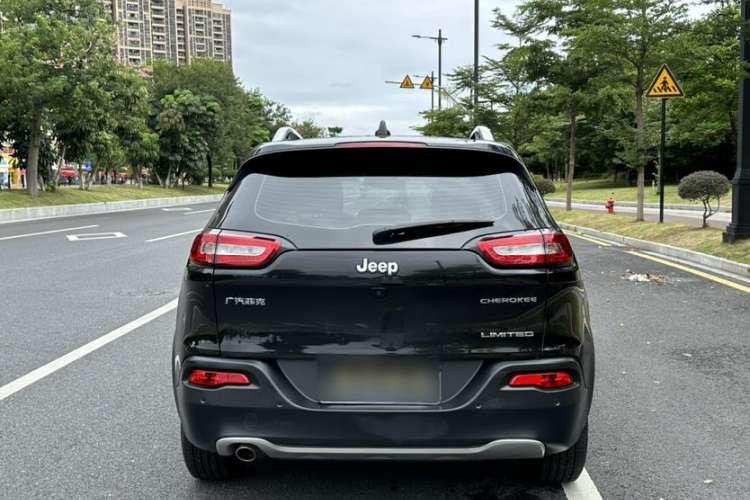 Used Jeep Cherokee 2020 2.0L Two-Wheel Drive Classic Sports Edition