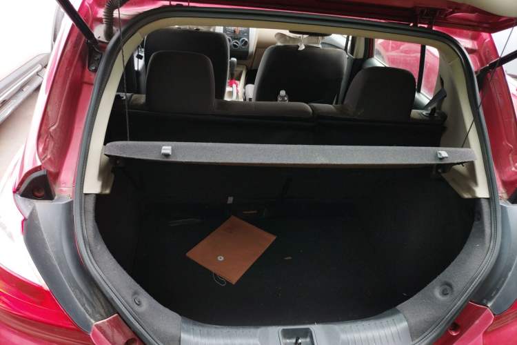 Used Venucia R50 2012 1.6L Automatic Comfort Edition
