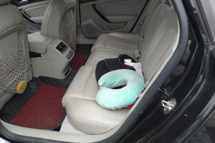 Used Zotye Z700 2016 1.8T Manual Luxury Model Left Rear Seat