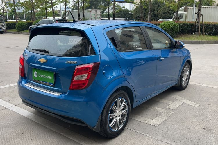 Used Chevrolet Aveo Sonic 2014 Hatchback 1.6 SX AT Fashion Edition
