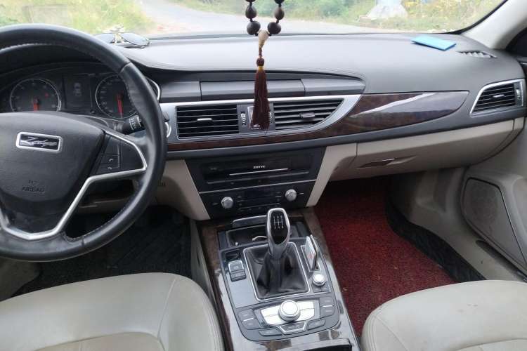 Used Zotye Z700 2016 1.8T Manual Luxury Model Center Console