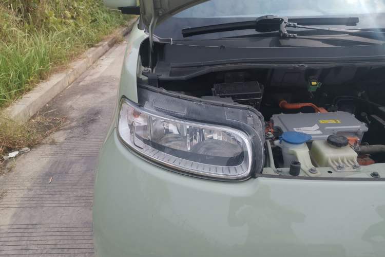 Used ORA White Cat 2022 Upgraded Model 305km Range Luxury Version Lithium-Ion Battery
