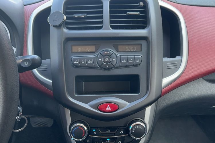 Used CHANGAN Benni 2015 1.4L IMT Luxury Model China V Standard
