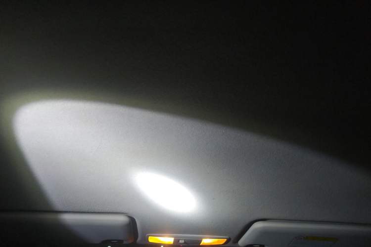 Used Mitsubishi Outlander 2013 2.0L Two-Wheel Drive Sport Navigation Version 5 Seats