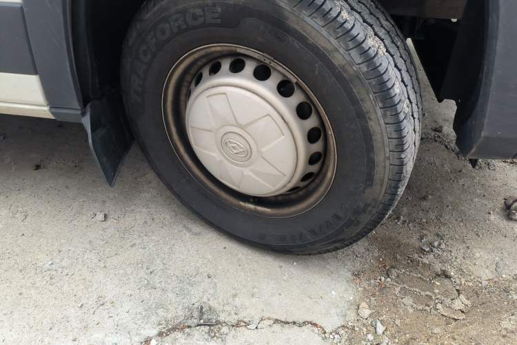 Used SAIC MAXUS Xintu V90 2022 2.0T Manual Zhiyun King Rear-Drive Long Wheelbase High-Roof with Single Rear Tire—6/7 Seats
