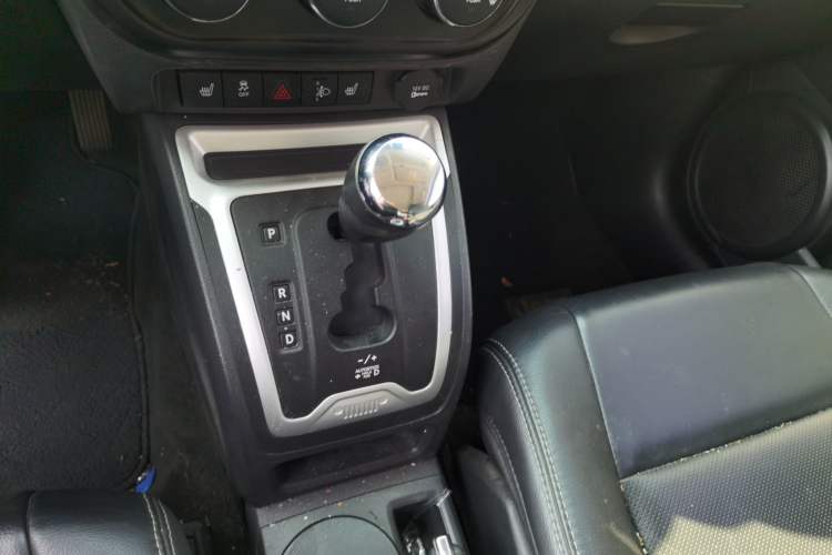 Used Jeep Compass 2014 2.4L four-wheel drive luxury version
