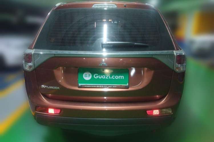 Used Mitsubishi Outlander 2013 2.0L Two-Wheel Drive Sport Navigation Version 5 Seats