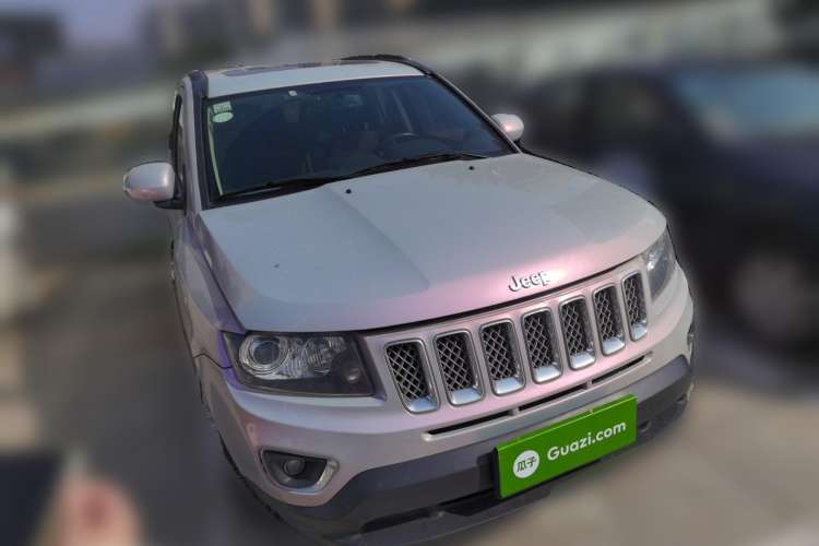 Used Jeep Compass 2014 2.4L four-wheel drive luxury version
