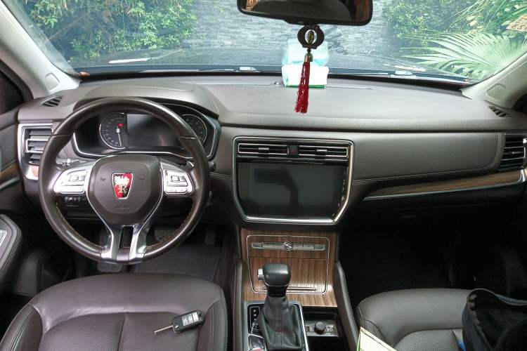 Used Roewe RX8 2018 30T Smart Connectivity Two-Wheel Drive Supreme Edition
