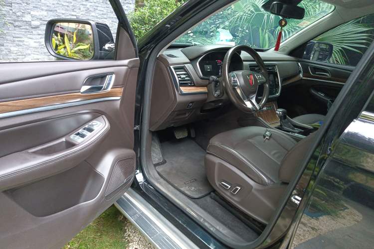 Used Roewe RX8 2018 30T Smart Connectivity Two-Wheel Drive Supreme Edition
